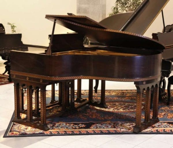 1937年ドイツ製　FEURICH Baby Grand Piano 135cm　直接引き取り 1994 Wurlitzer 5'7″ baby grand piano (#2056836) - Kramer's Piano Shop